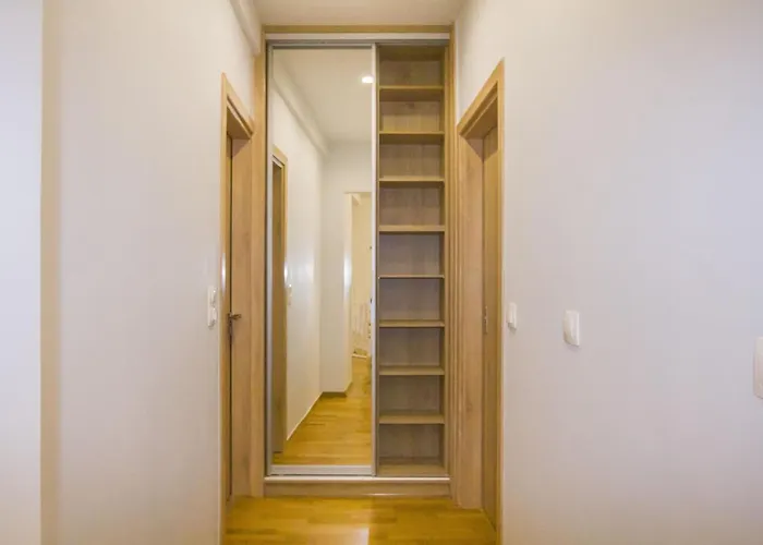 Luxurious Apt Near Ampelokipoi Metro Station